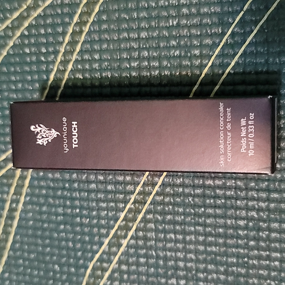 Younique Touch Skin Solutions Concealer in Satin